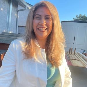 Meet your Posher, Alma